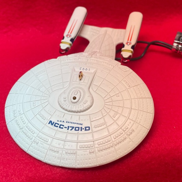 Star Trek U.S.S Enterprise Hallmark Ornament - Picture 6 of 9